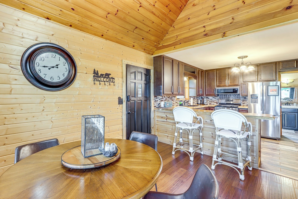 Deck, Panoramic Views: Serene Mineral Bluff Cabin!