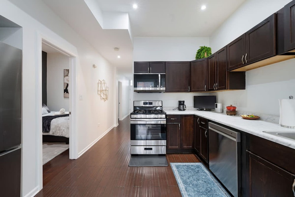 Chic and Cozy 3-bed Escape in Chicago