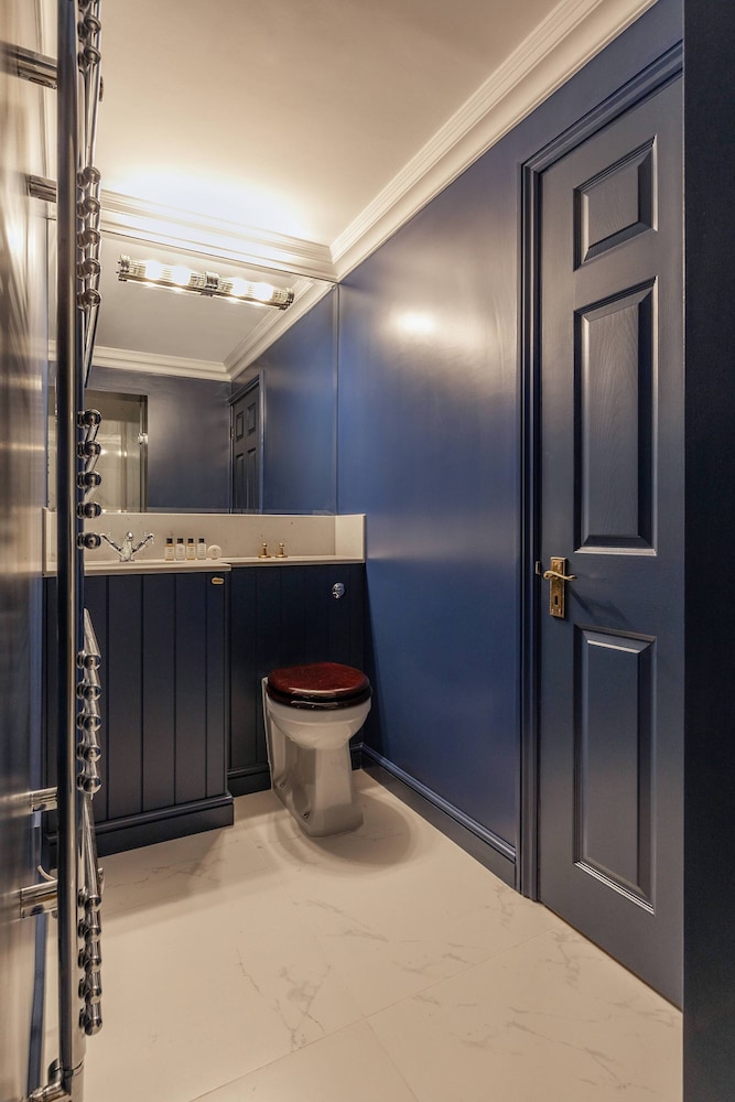 Tite Street IX by Onefinestay