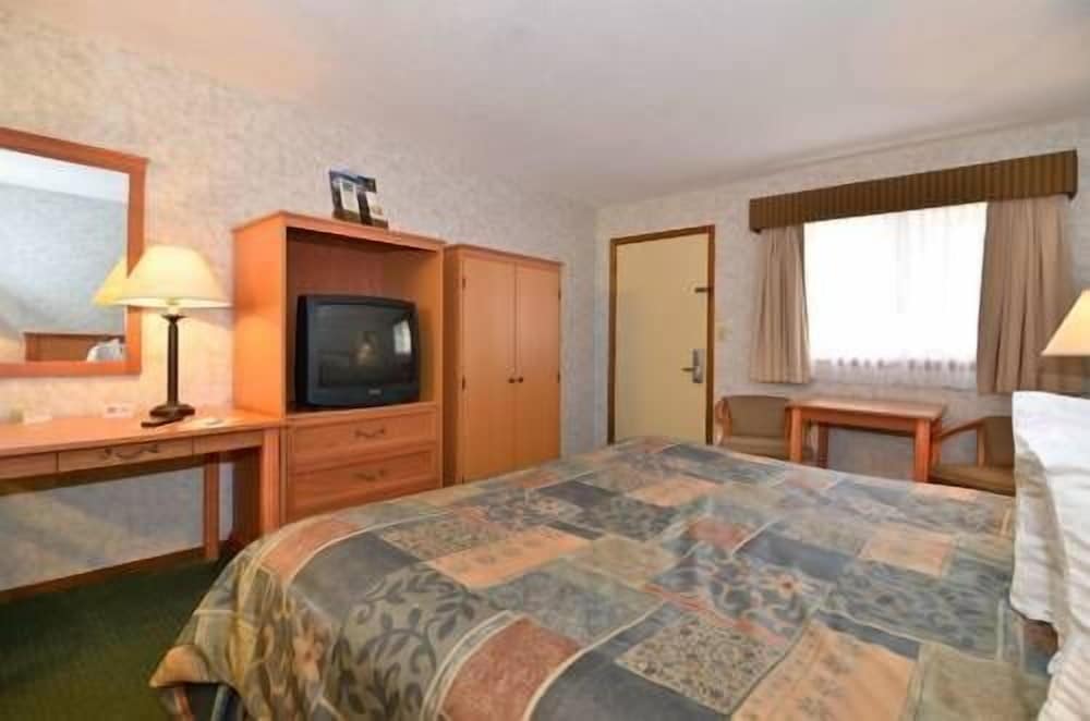 UBar Inn & Suites