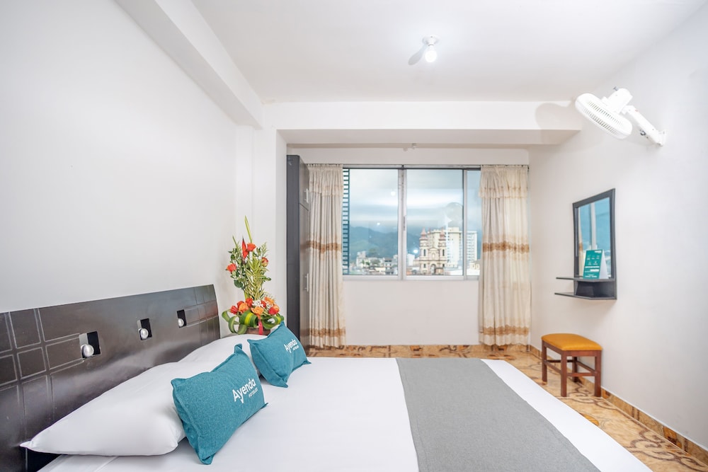 Hotel Ayenda 1910 Gold Plaza - Image 1