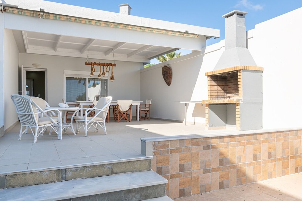 The Cottage South Escape With Beach Front Pool