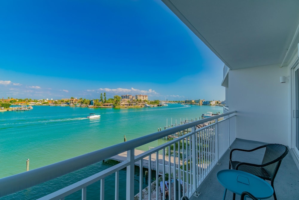 Oceana 204 East