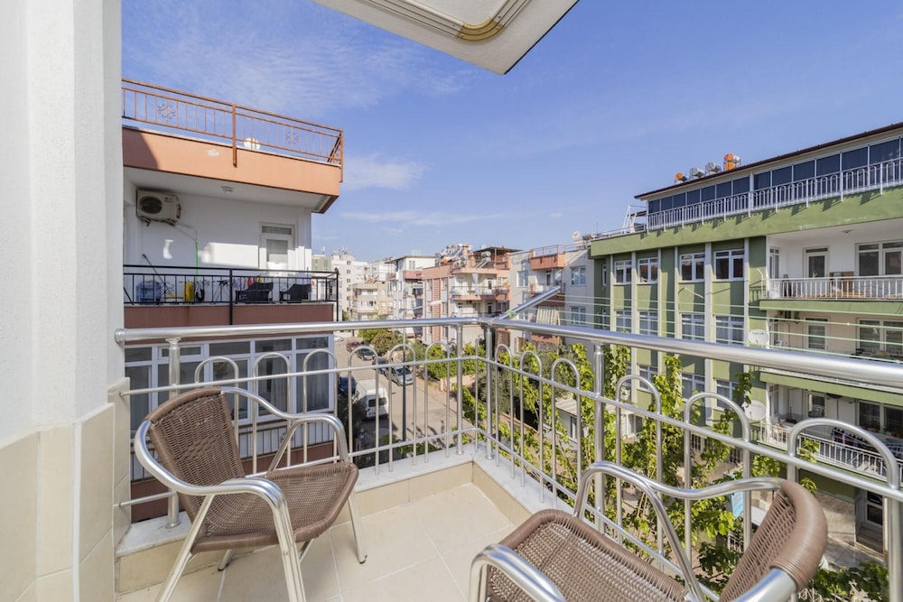 Capacious Flat With Terrace in Central Muratpasa