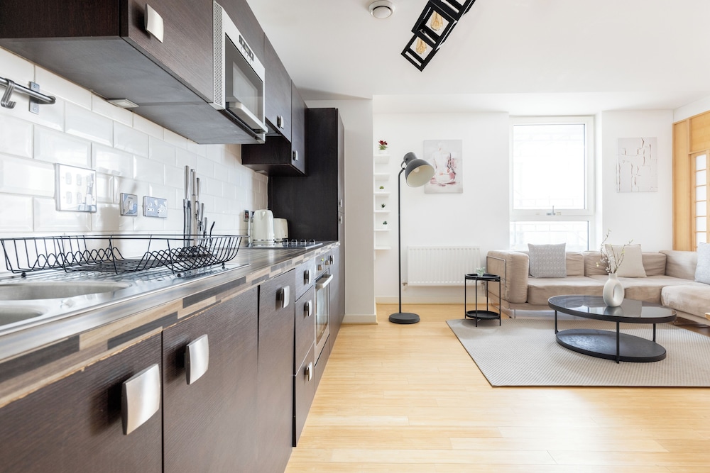 Spacious 2 Bed Apartment in Dalston