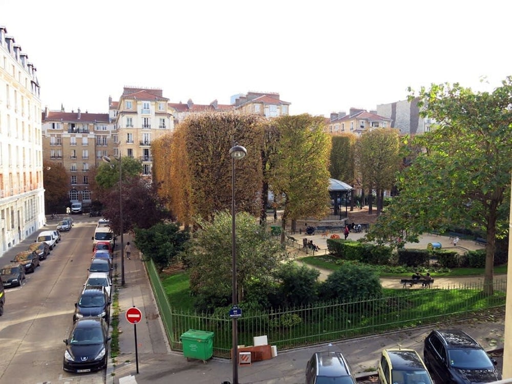 Charme Vaugirard Procession Citycosy