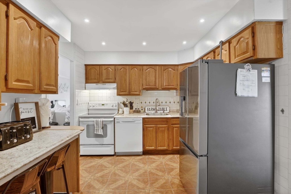 Elegant Home With Game Room Near Bwi 3 Bedroom Home