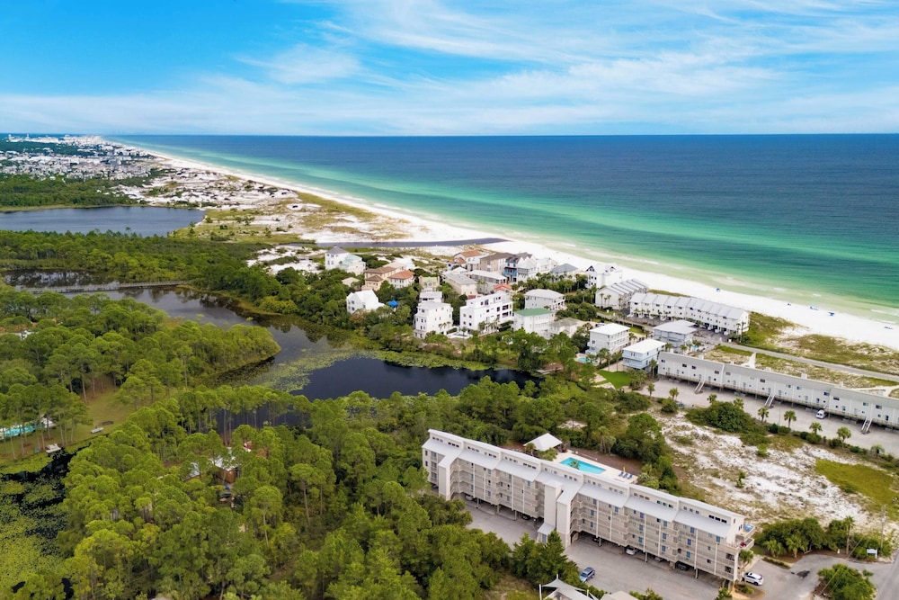 2 Condos, Steps to the Beach Pool+hot Tub, Balcony Lounge Triton & Sea Haven