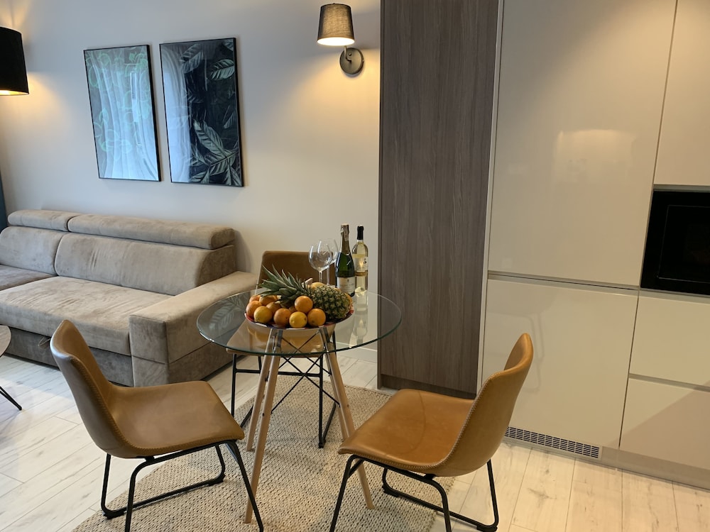 ApartmentSun Parrot view 2