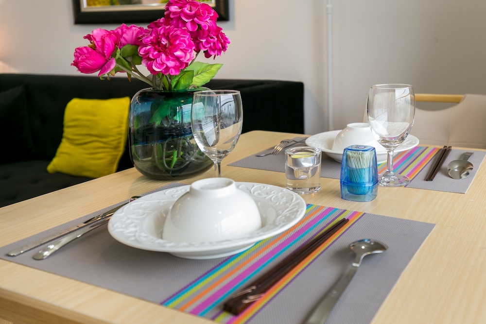 Jennifer House - Millenium Apartment