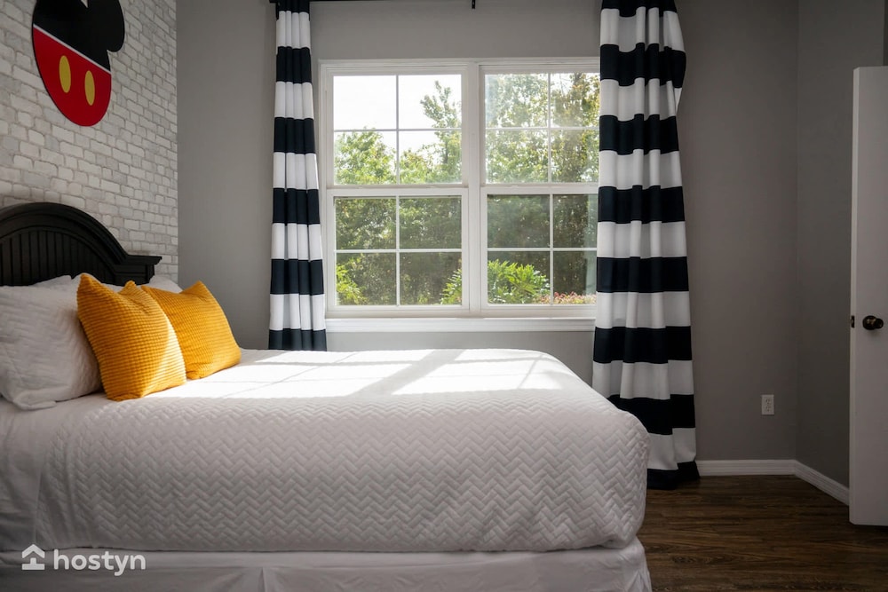 Magical Themed 3BR Townhouse Near the Parks