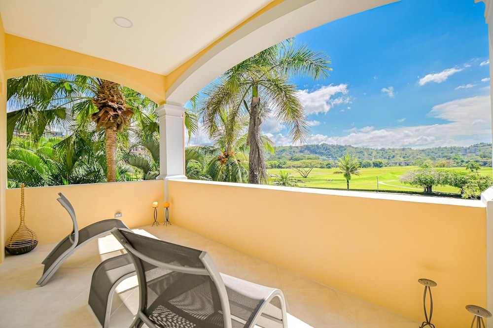 CR Luxury Los Sueños Condos