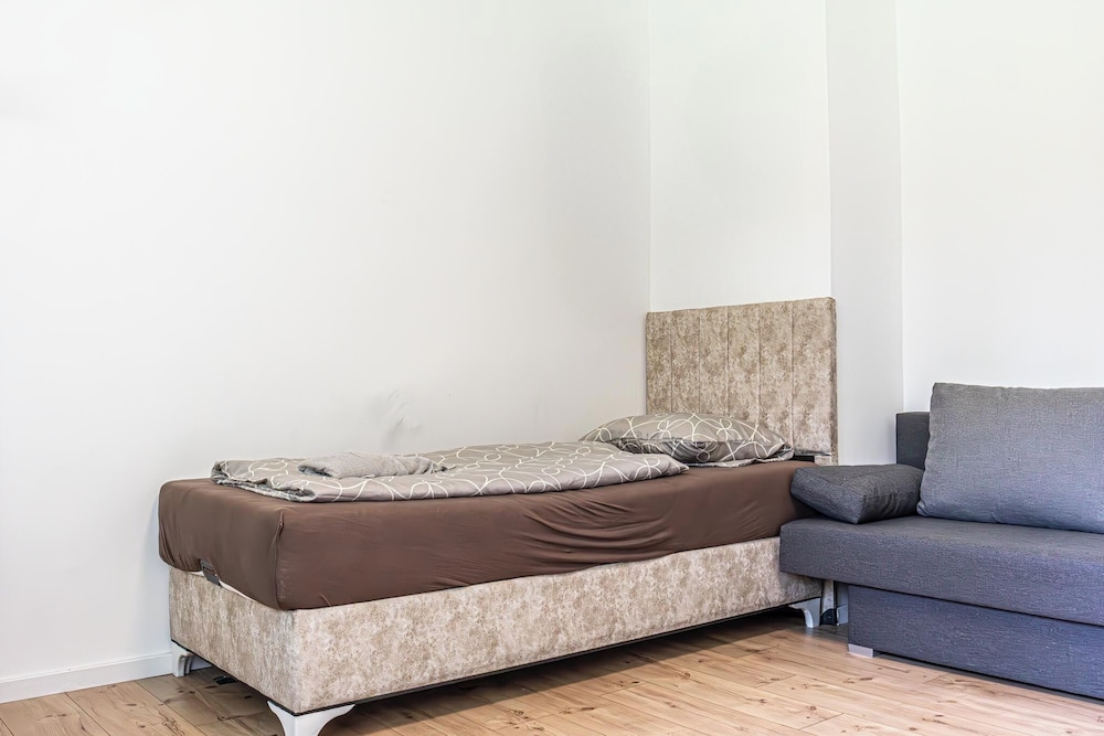 Cozy House Terrace &Garden Sleeps 34