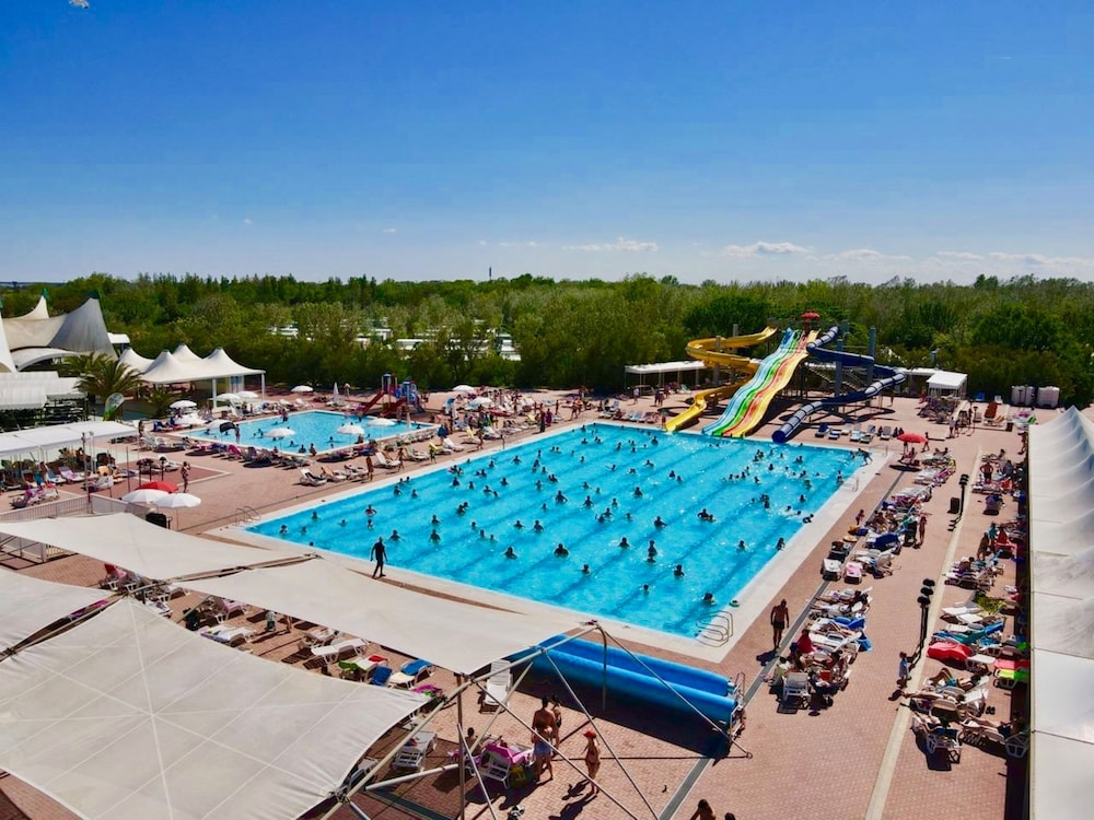 Isamar Holiday Village