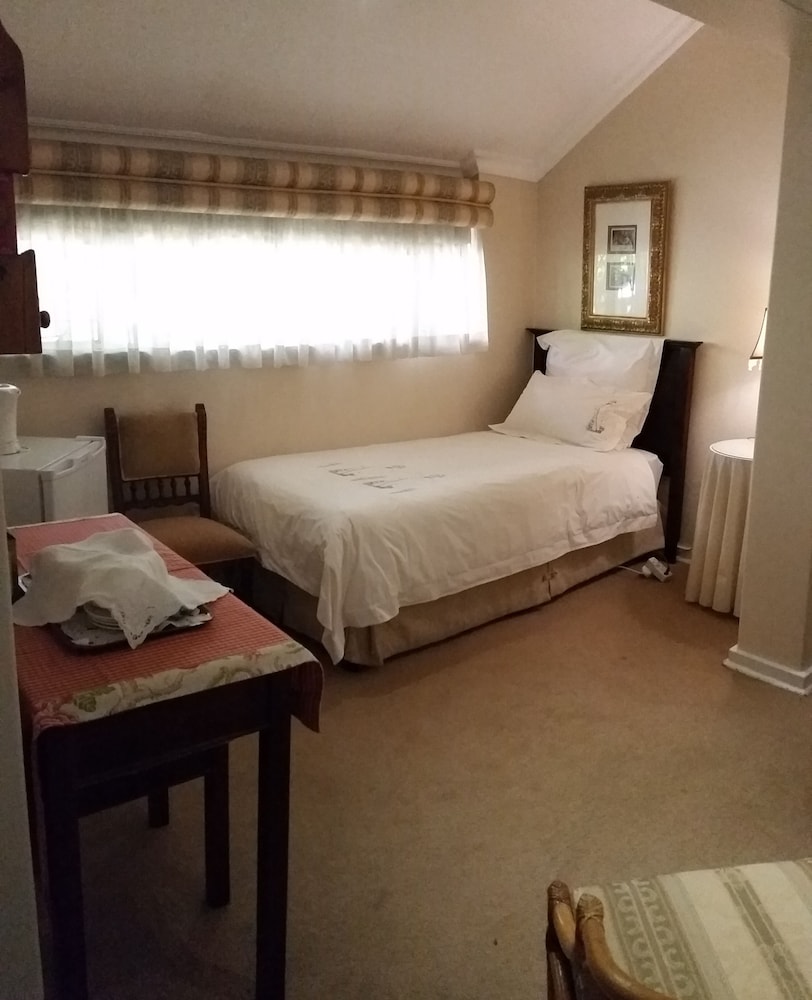 Royal Ridge Guest House and Apartments