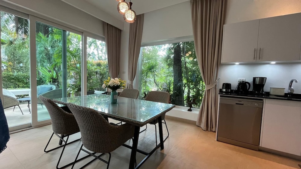Beachfront and Pool 2 BR Apt- Selina 870