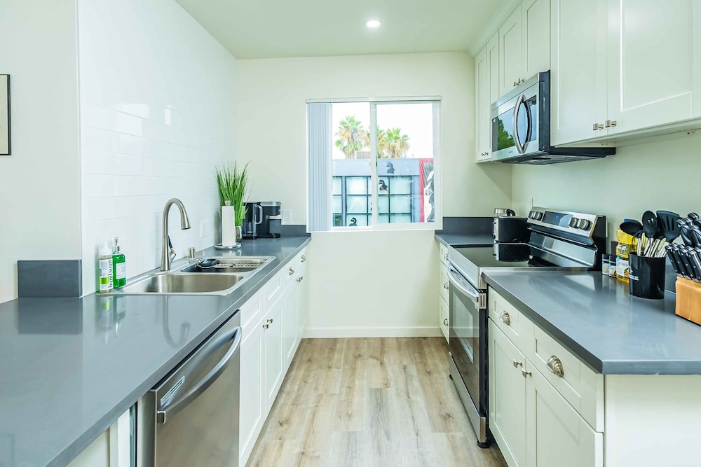 Newly Remodeled 2b2b APT Near Pasadena Old Town