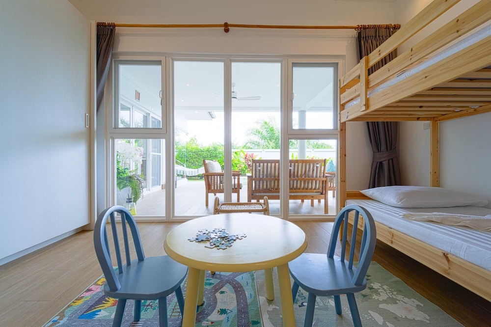 TropicalFamilyVilla w Pool&Garden ML103