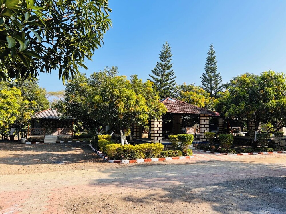 Pench Kulamama Safari Resort