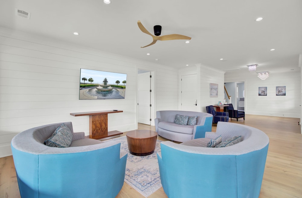 7 Beachwood East by Avantstay Steps to the Beach Ocean Views Hot Tub 7bdr