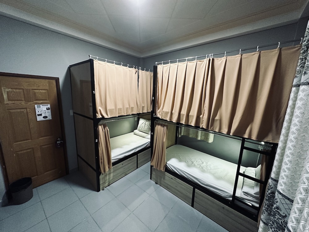 Alleyway Hostel - Adults Only