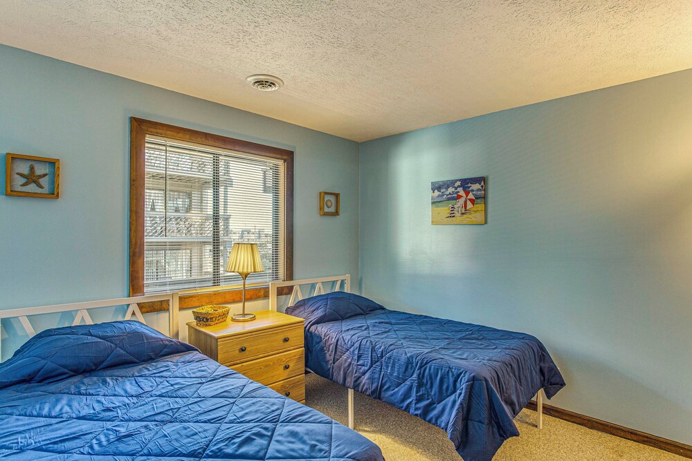 Walk to Ocean: Condo w/ 3 Pools in Myrtle Beach
