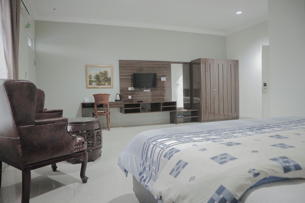 Aries Biru Hotel & Villa