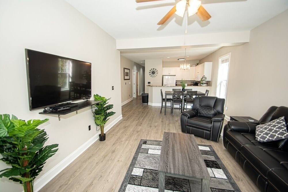 World Tour 100-201a 3 Bedroom Condo
