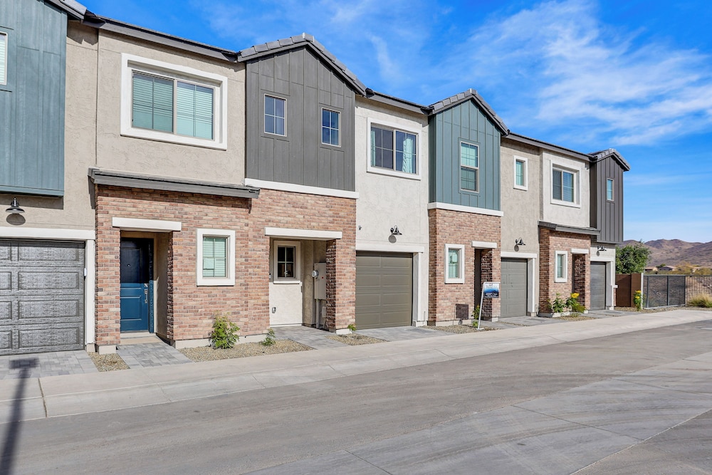 Community Pool & Hiking Trails: Deer Valley Condo