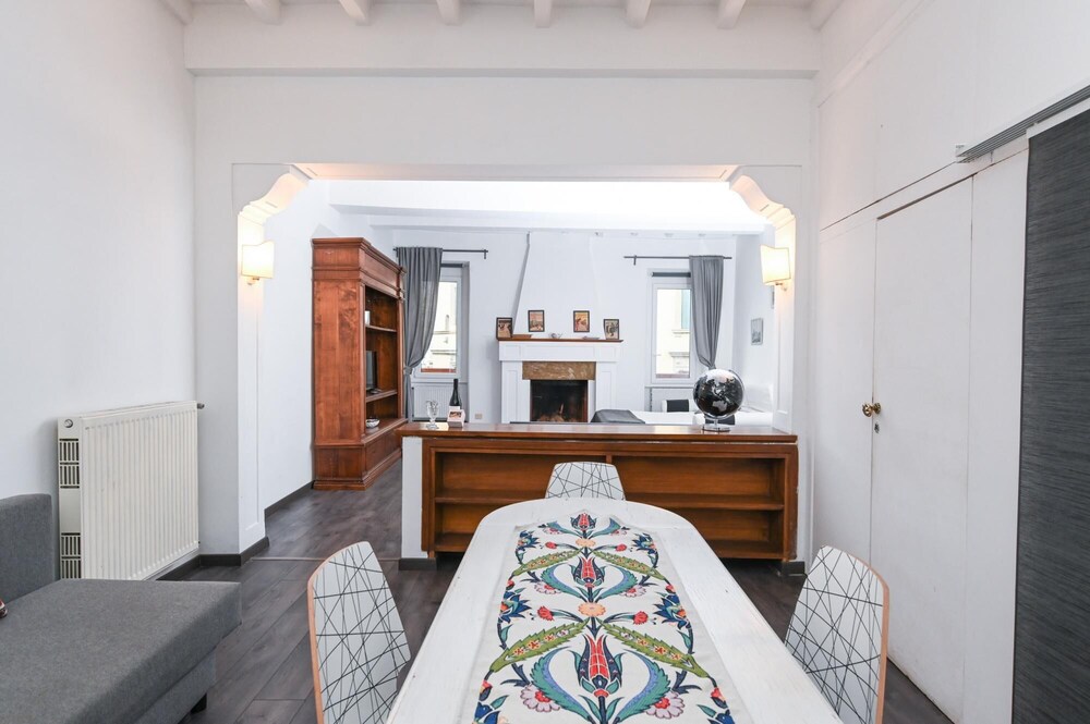Gorgeous Trastevere Loft On The River