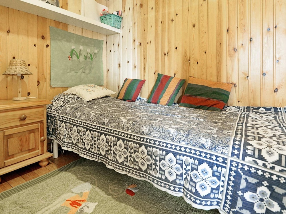 7 Person Holiday Home in Allingsas, Sverige view 4