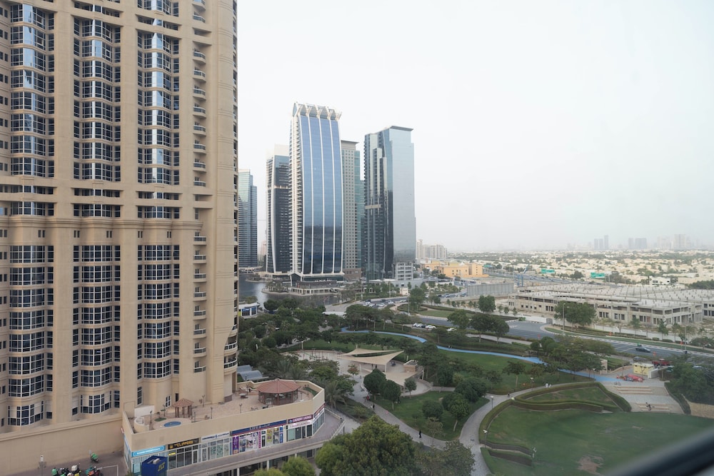 Handsome 1BR in Armada Tower 3