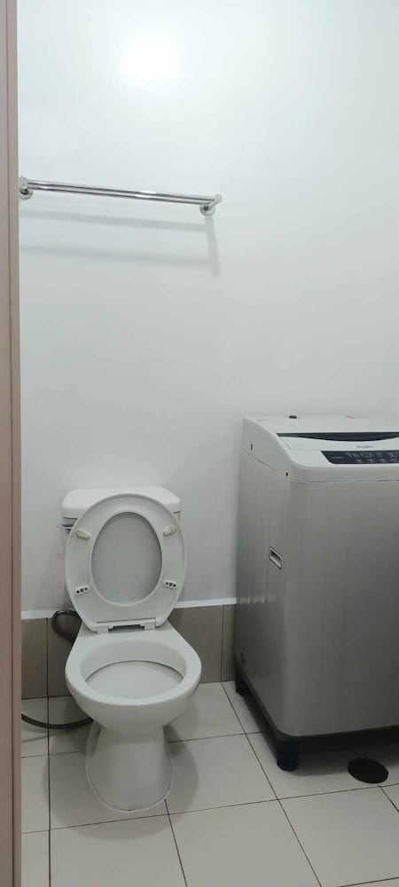 Luxurious 9th Floor Studio in Quezon City With Private Pool