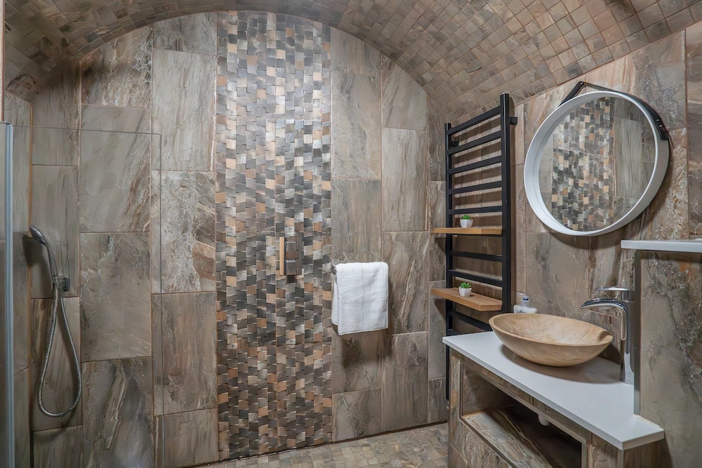 Stylish 2 Bed Flat-free Parking