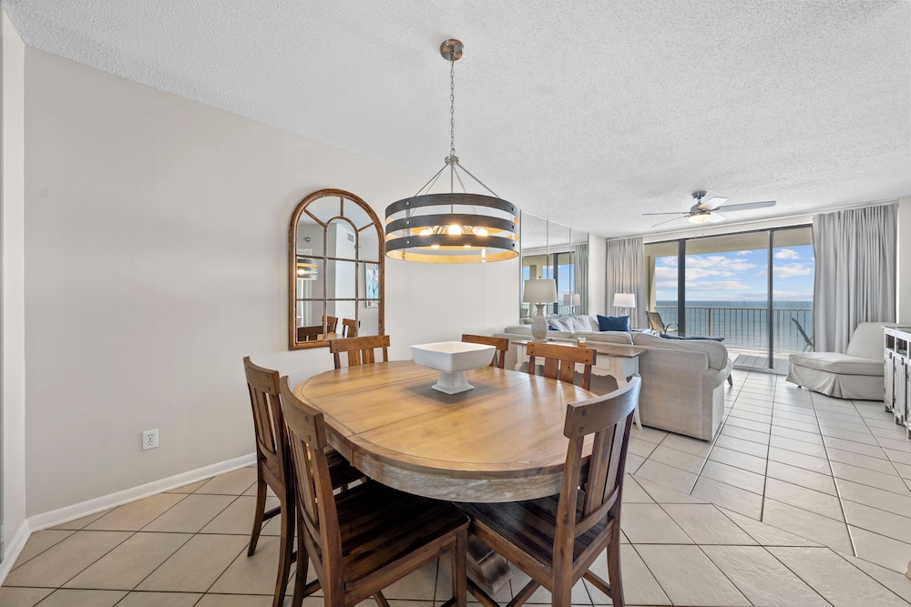 Pelican Pointe by Hosteeva