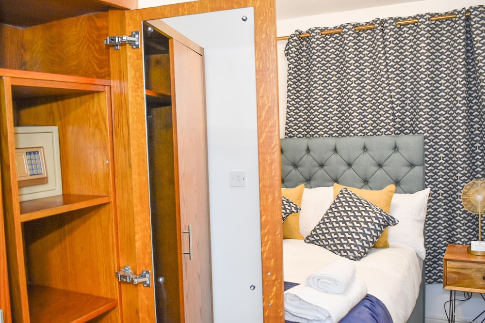 Lovely 2-bed Apartment in West Bromwich view 4