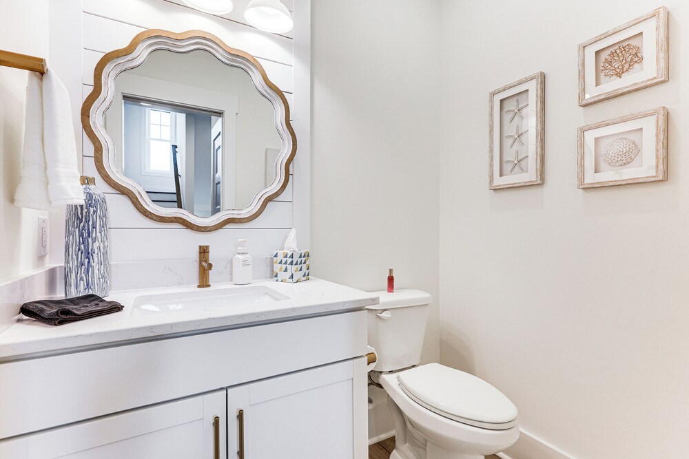 Walk to the Waves: Coastal Kure Beach Retreat