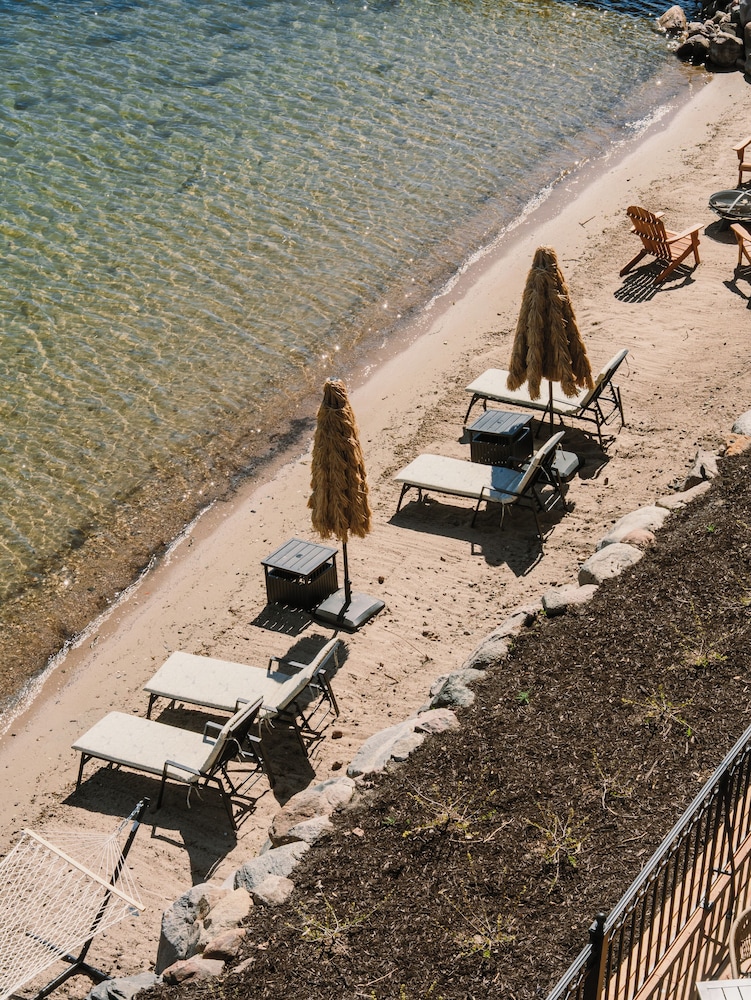 The Shoreline Hotel