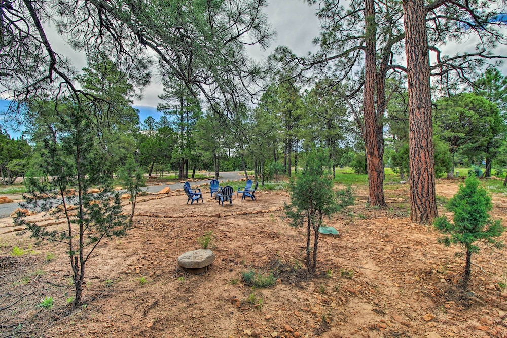 Cozy Heber Cabin w/ Fire Pit, 6 Mi to Nat'l Forest view 4