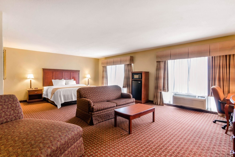 Quality Inn & Suites Carthage near Precious Moments Chapel