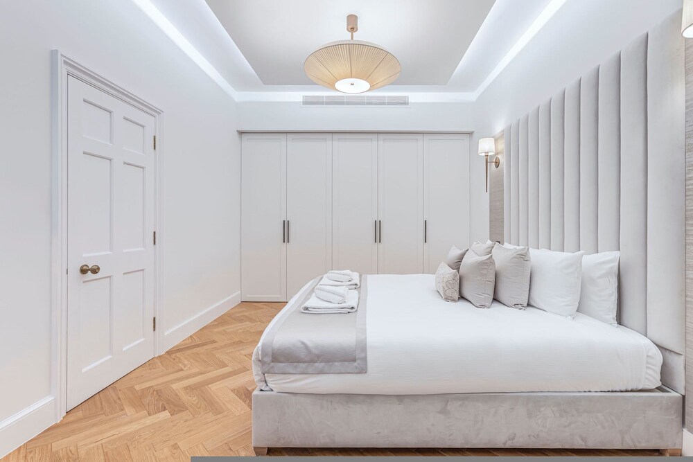 Wimpole Mews - 4 Bedroom Apartment