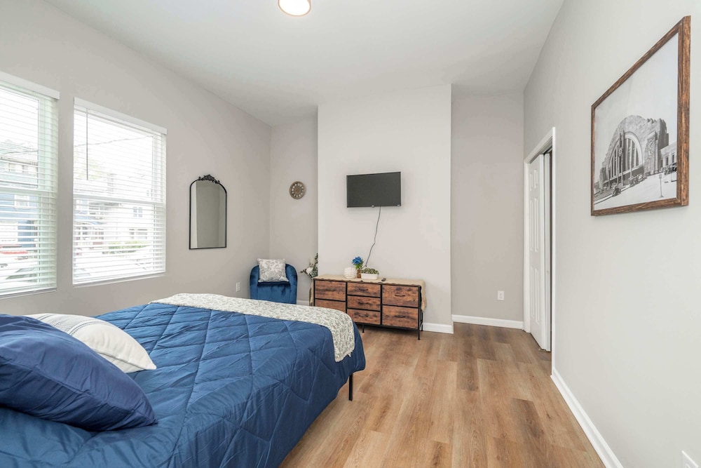 Queen City Retreat 1 - Cozy Home for 6 Near Attractions & Restaurants