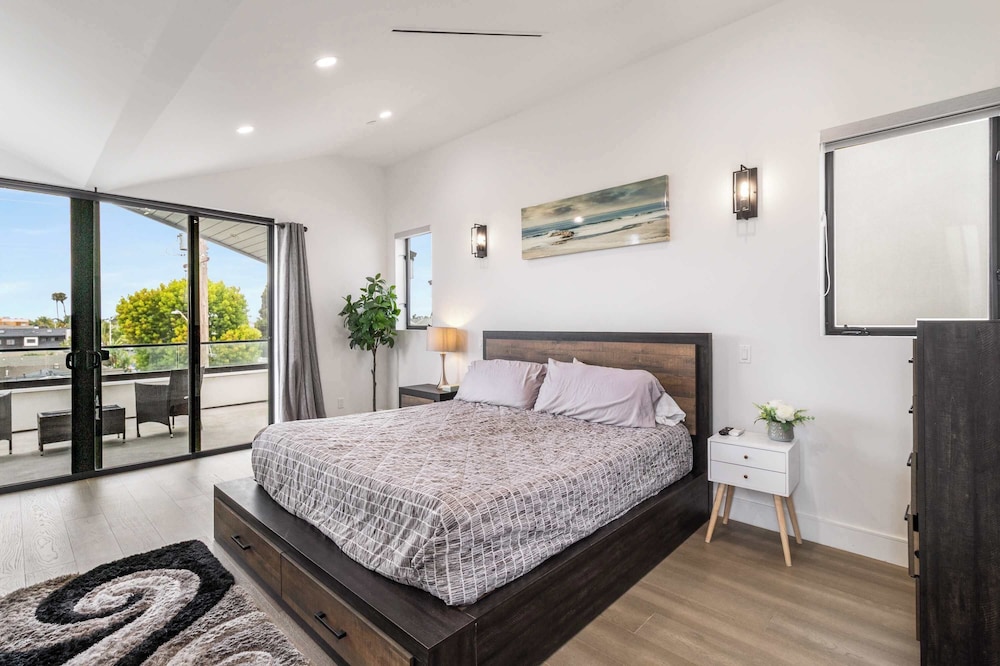 @ Marbella Lane - Luxi 4BR Haven w/ Skyscape Views