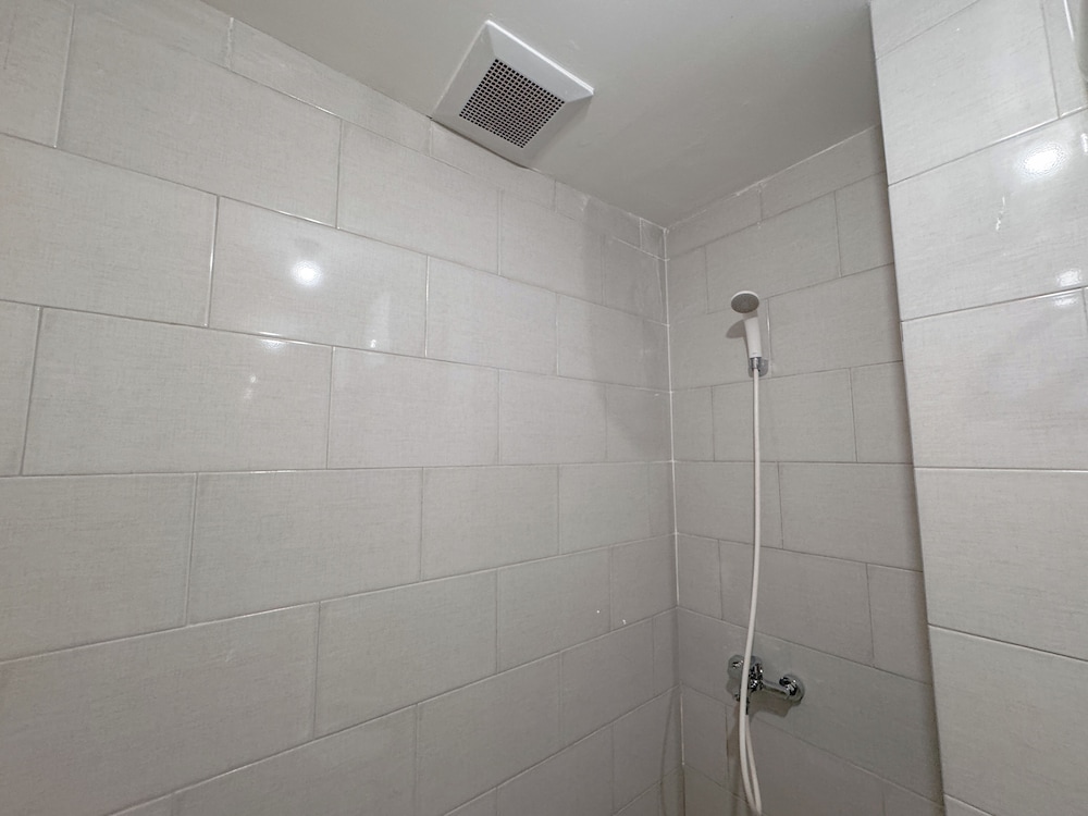 Minimalist 2Br And Well Design Room At Benson Supermall Mansion Apartment