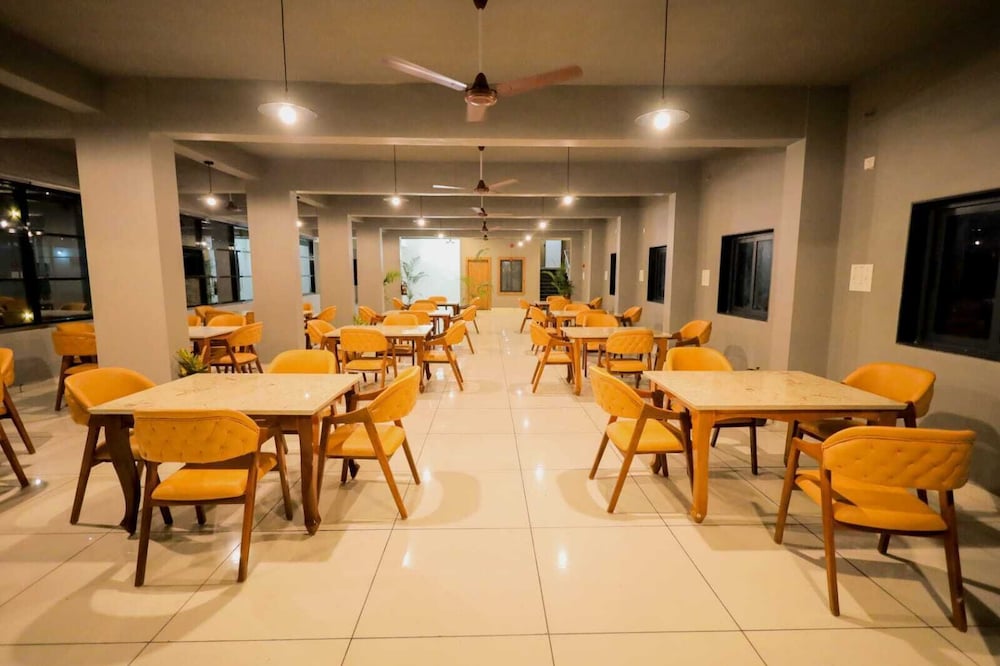 Hotel The Premier Somnath