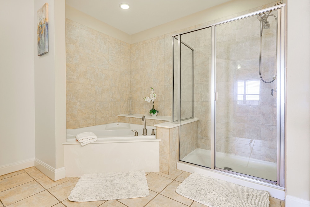 Lake LBJ Condo w/ Private Balcony, Lake Views - Property Image 5