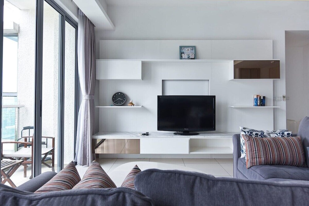Modern High Floor 3BR Apt Bathtub Bkt Bintang