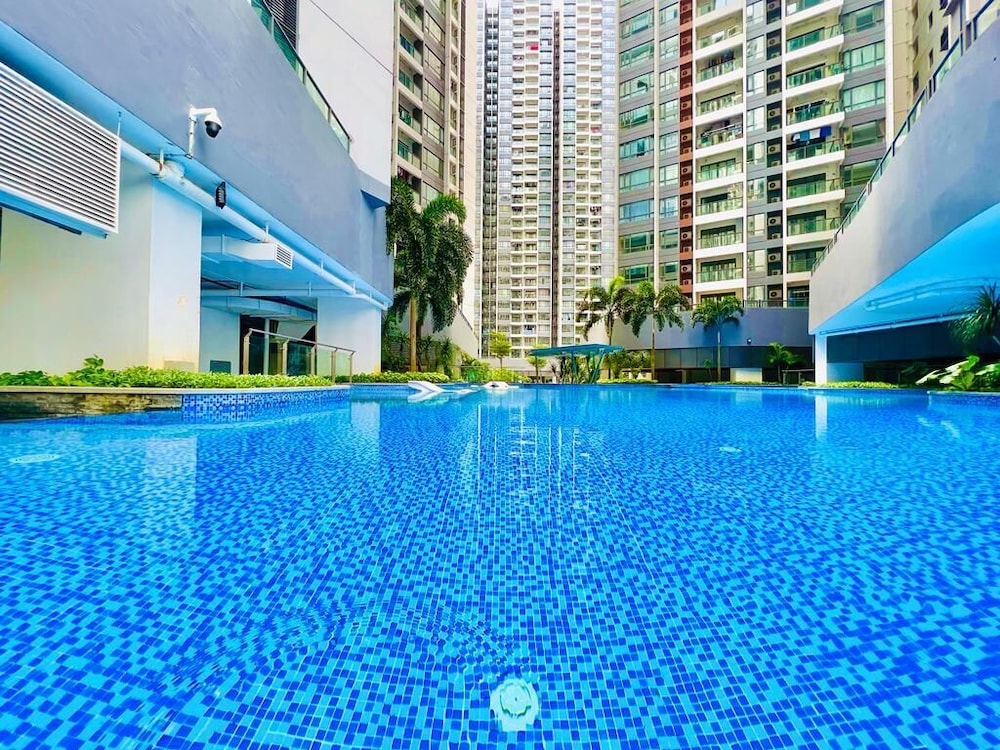 R&F PRINCESS COVE BY HOMEFORT SUITES