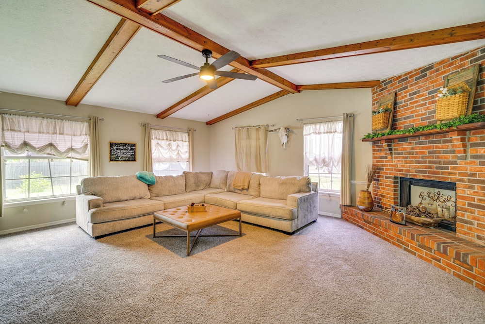 Private Pool & Yard: Family Retreat in Cape Coral