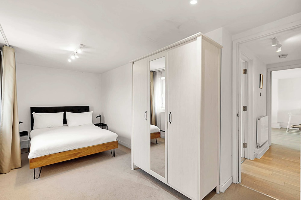 Chic Belgravia Apartment